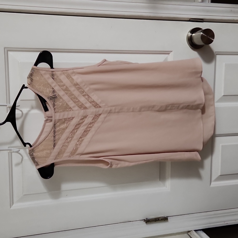 EUC BCBGMaxAzria blush sleeveless blouse M